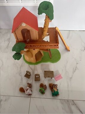 Sylvanian Families Treehouse Playset calico critters with accessories